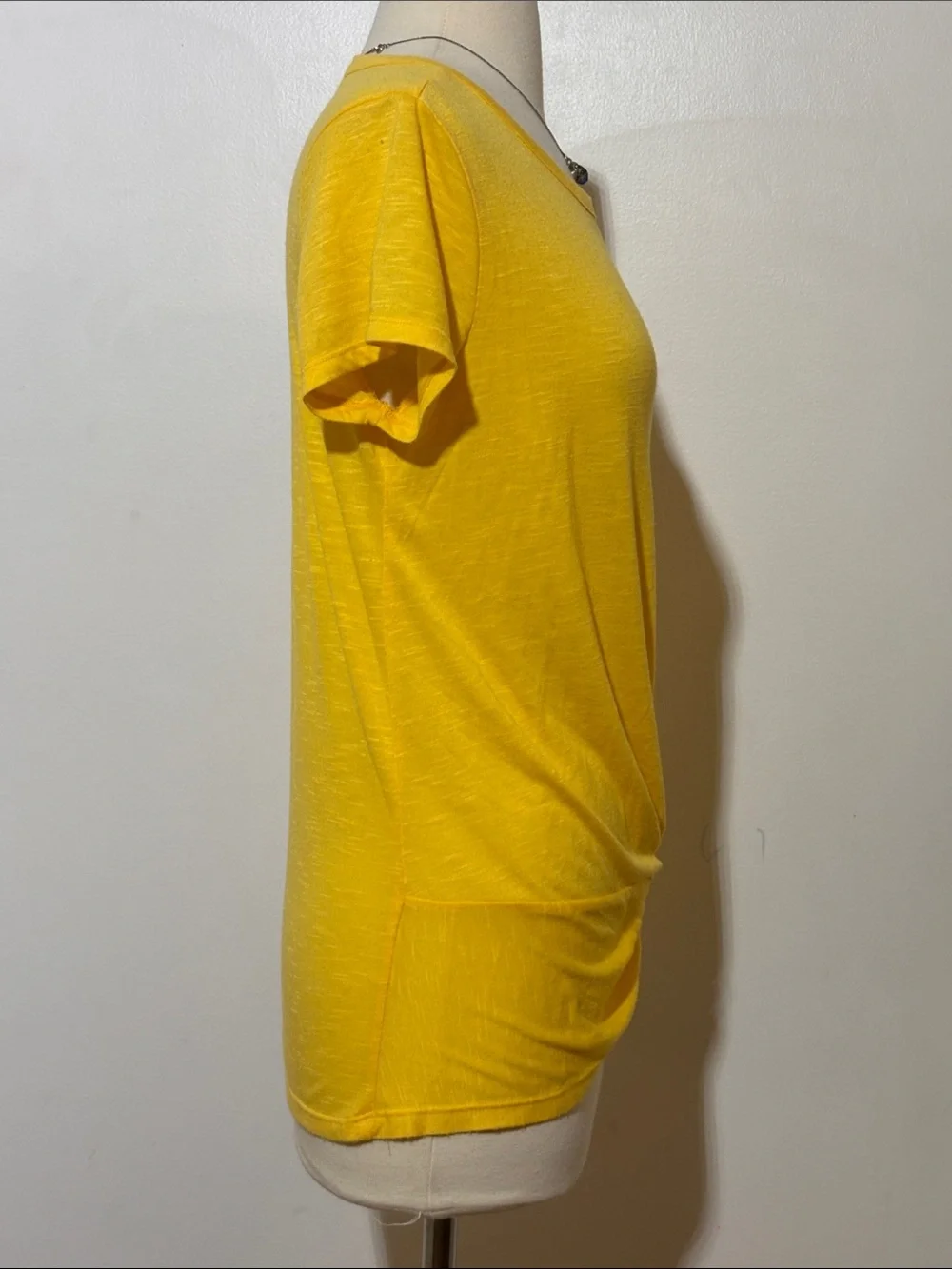 just‎ be Yellow Twist-Knot Short Sleeve Tee